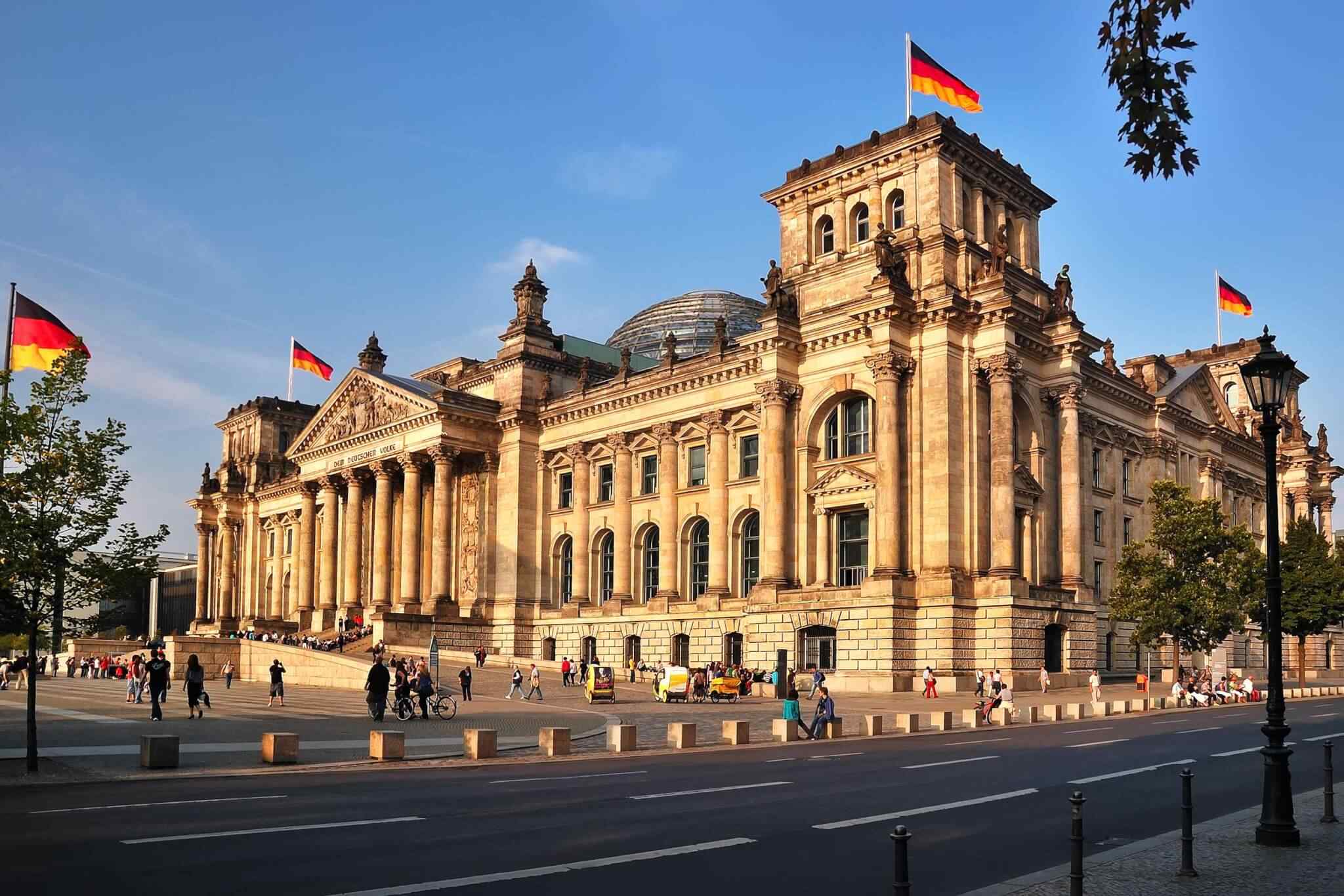 https://2host.app/wp-content/uploads/2018/09/destination-berlin-01.jpg