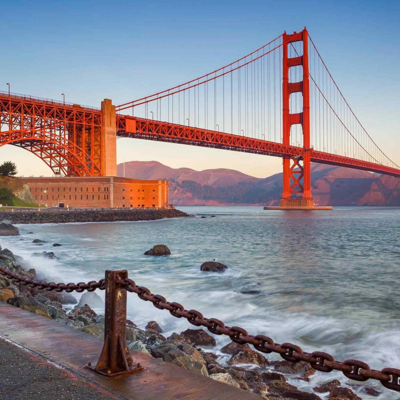 https://2host.app/wp-content/uploads/2018/09/destination-san-francisco-01-1280x1280.jpg